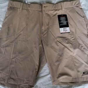 Brand NWT Oakley Golf Shorts 40”